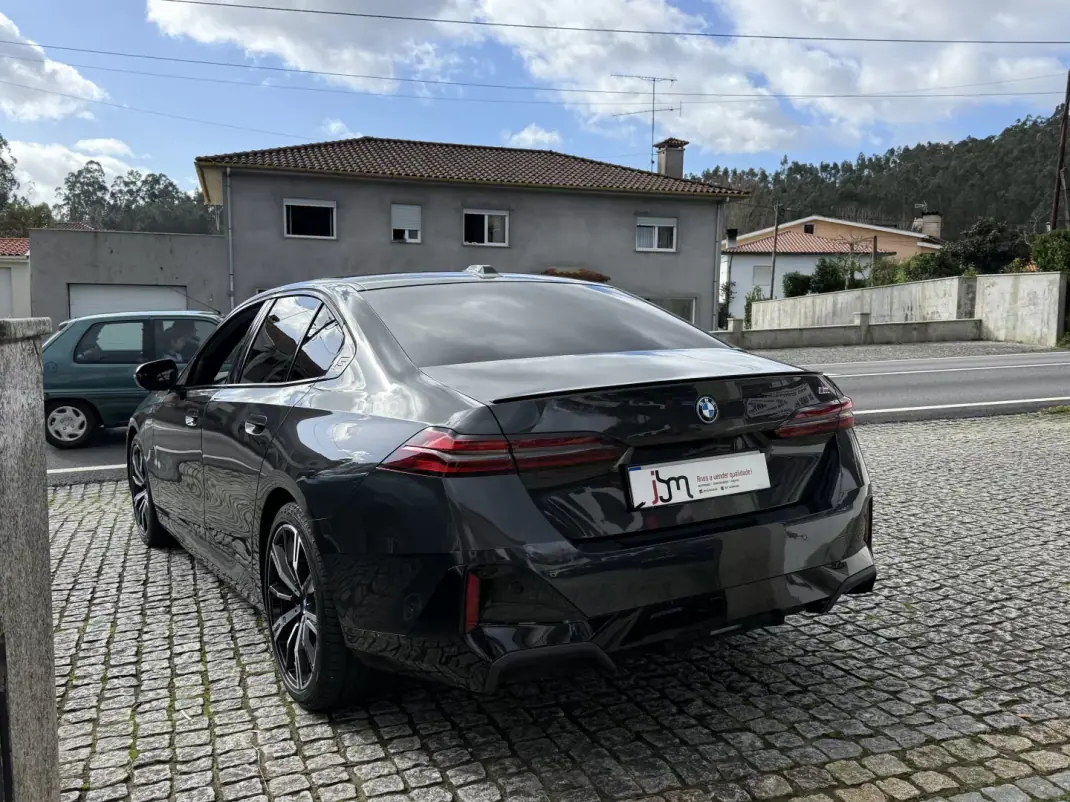 BMW 530e 2024 - 59500 EUR, 23987 km - AUTO.MOTO.pt - 23987km - foto 4 de 15