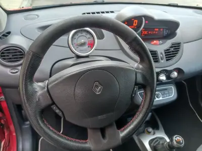 Renault Twingo 2009 - 11700 EUR, 145500 km - AUTO.MOTO.pt - 145500km - foto 11 de 15