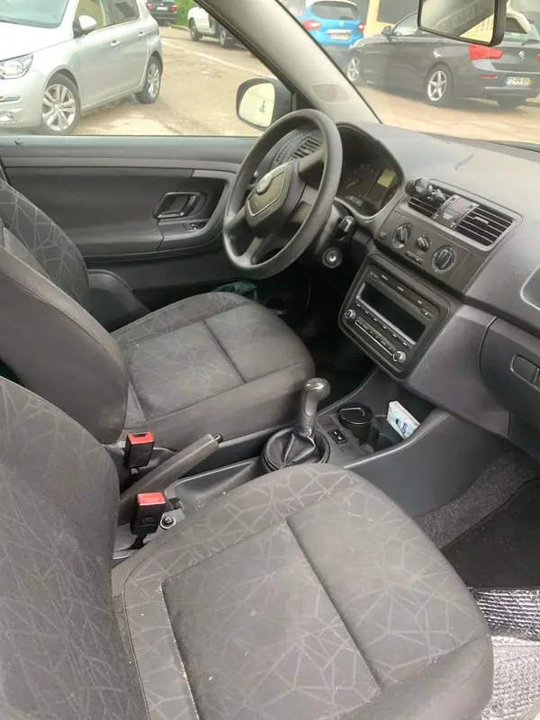 Skoda Fabia 2011 - 3000 EUR, 177000 km - 177000km - foto 7 de 7