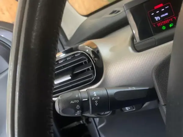 Citroën C4 Cactus 2014 - 11900 EUR, 169000 km - AUTO.MOTO.pt - 169000km - foto 11 de 16