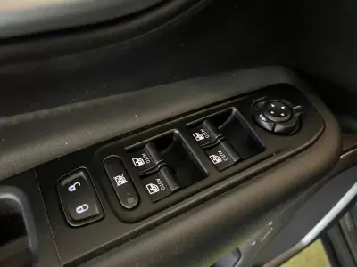 Jeep Renegade 2019 - 15950 EUR, 142000 km - AUTO.MOTO.pt - 142000km - foto 23 de 24