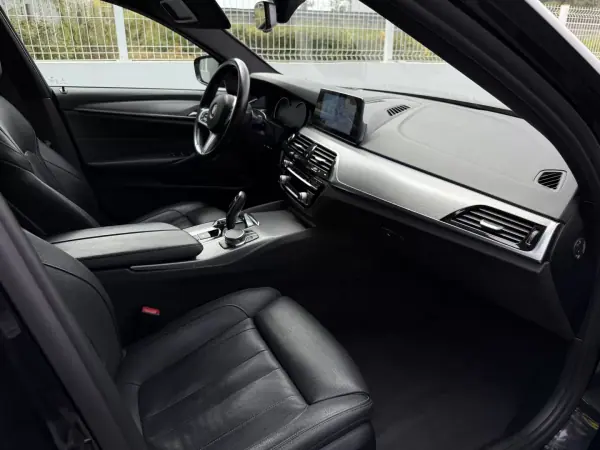 BMW 520 2019 - 28500 EUR, 146000 km - AUTO.MOTO.pt - 146000km - foto 14 de 21