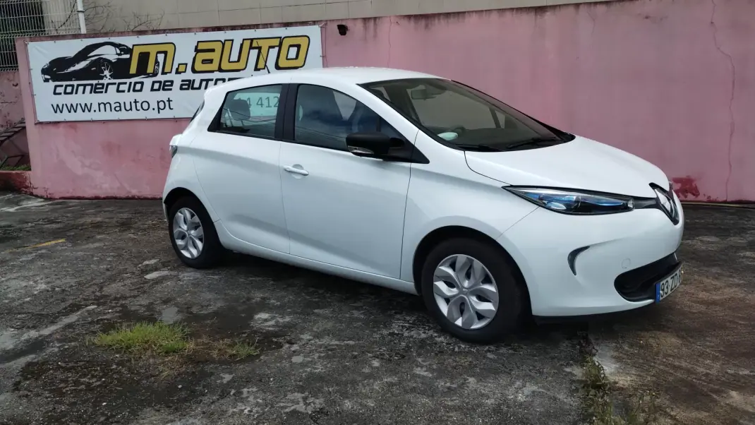 Renault Zoe 2019 - 12500 EUR, 70000 km - AUTO.MOTO.pt - 70000km - foto 3 de 28