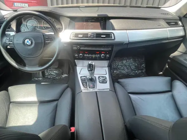 BMW 750 2010 - 33000 EUR, 73000 km - AUTO.MOTO.pt - 73000km - foto 8 de 18