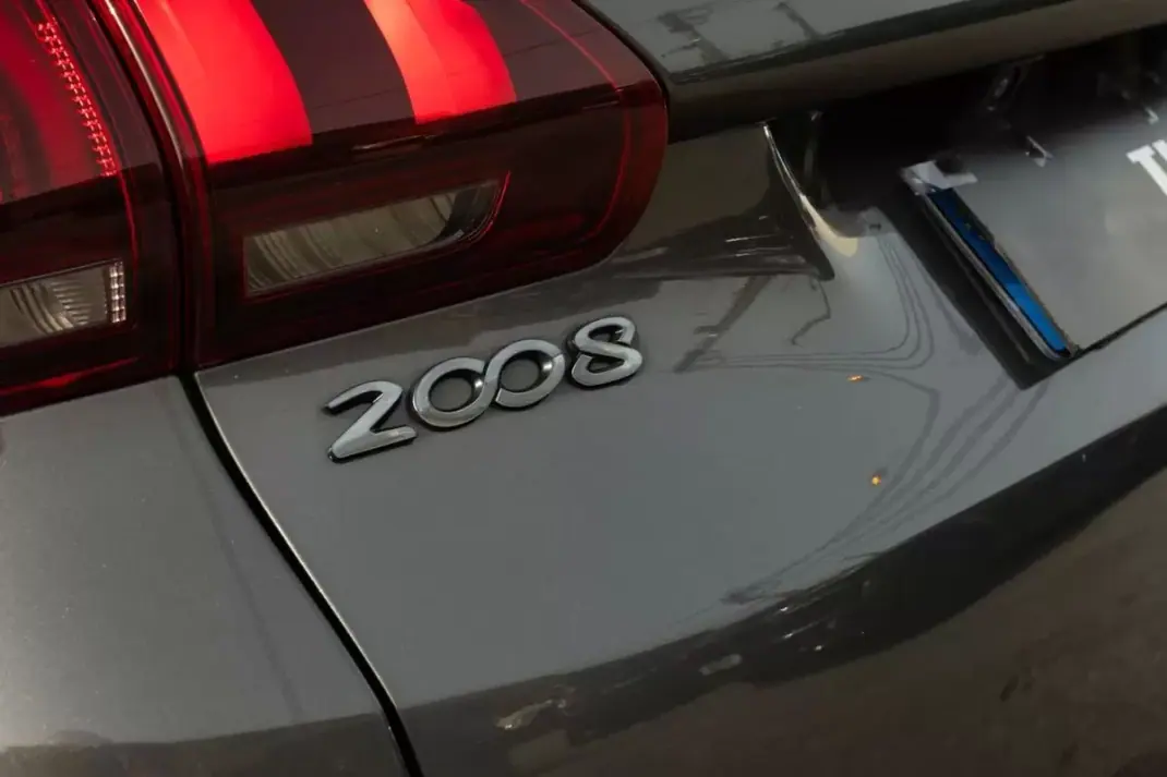 Peugeot 2008 2019 - 12999 EUR, 105150 km - AUTO.MOTO.pt - 105150km - foto 9 de 25