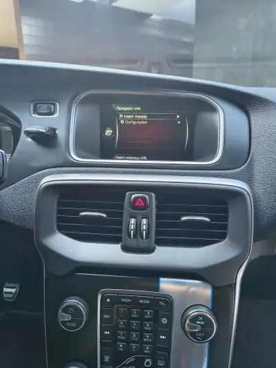 Volvo V40 2015 - 13900 EUR, 181000 km - AUTO.MOTO.pt - 181000km - foto 15 de 28