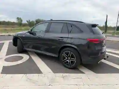 Mercedes-Benz GLC 300 2025 - 65000 EUR, 30000 km - AUTO.MOTO.pt - 30000km - foto 4 de 13