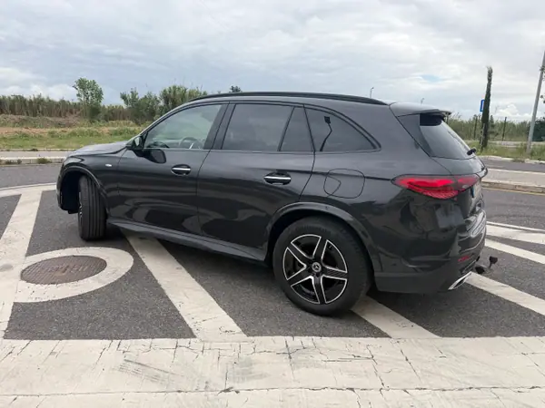 Mercedes-Benz GLC 300 2025 - 65000 EUR, 30000 km - AUTO.MOTO.pt - 30000km - foto 4 de 13