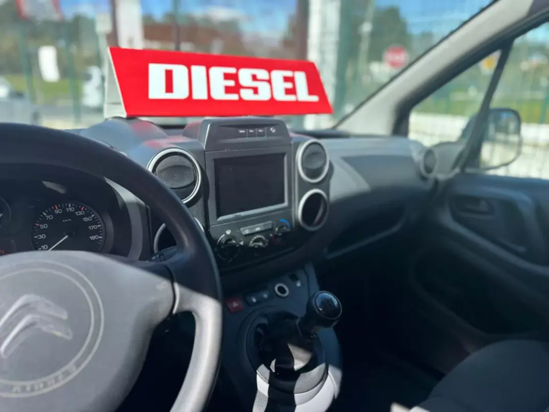Citroën Berlingo 2019 - 14990 EUR, 122354 km - AUTO.MOTO.pt - 122354km - foto 3 de 7