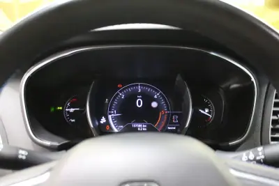 Renault Mégane Sport Tourer 2020 - 16790 EUR, 137000 km - AUTO.MOTO.pt - 137000km - foto 32 de 37