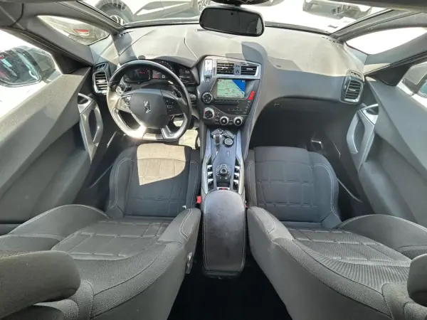 Citroën DS5 2013 - 10500 EUR, 205941 km - AUTO.MOTO.pt - 205941km - foto 17 de 22