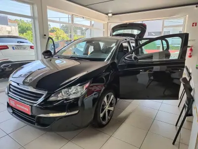 Peugeot 308 2014 - 9450 EUR, 199000 km - AUTO.MOTO.pt - 199000km - foto 21 de 32
