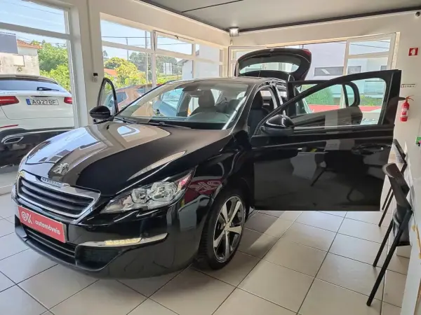Peugeot 308 2014 - 9450 EUR, 199000 km - AUTO.MOTO.pt - 199000km - foto 21 de 32