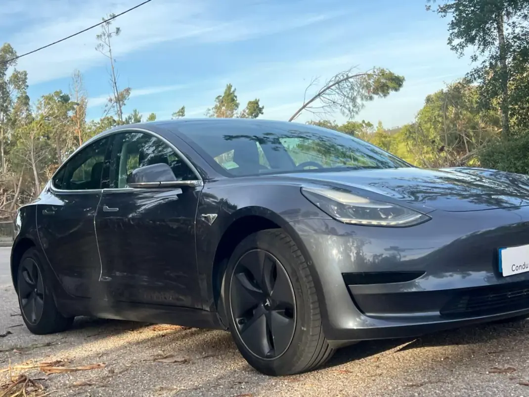 Tesla Model 3 2020 - 21900 EUR, 161211 km - AUTO.MOTO.pt - 161211km - foto 3 de 29