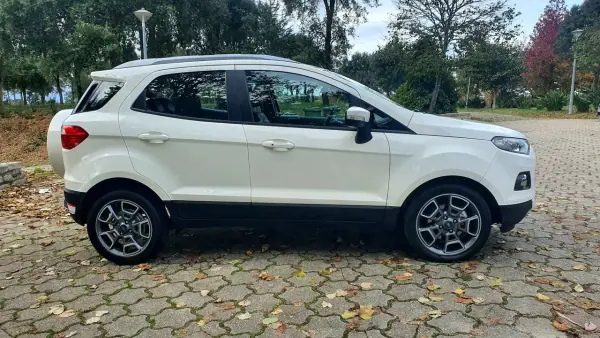 Ford EcoSport 2014 - 10900 EUR, 137000 km - AUTO.MOTO.pt - 137000km - foto 16 de 20