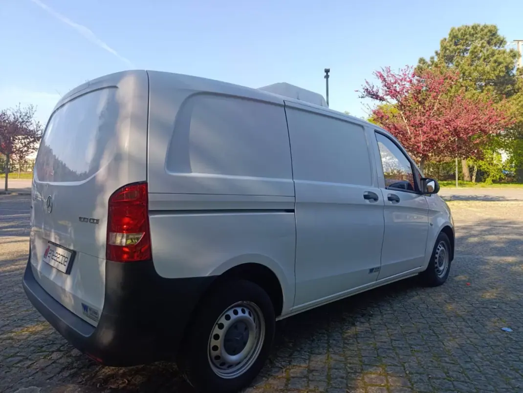 Mercedes-Benz 2017 - 18500 EUR, 74796 km - AUTO.MOTO.pt - 74796km - foto 6 de 17