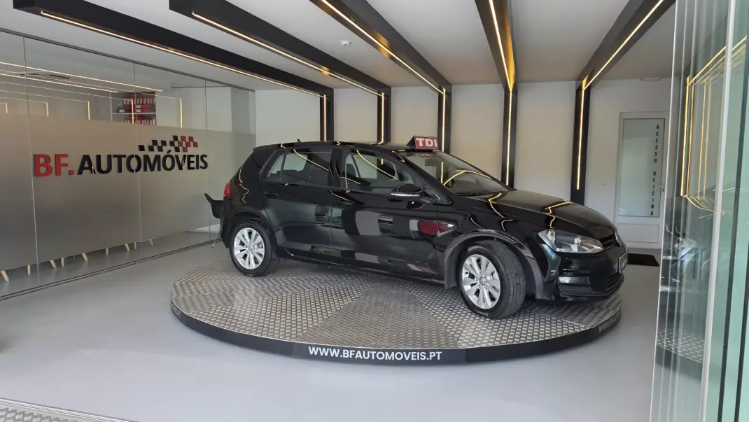 Volkswagen Golf 2013 - 7900 EUR, 207049 km - AUTO.MOTO.pt - 207049km - foto 9 de 54
