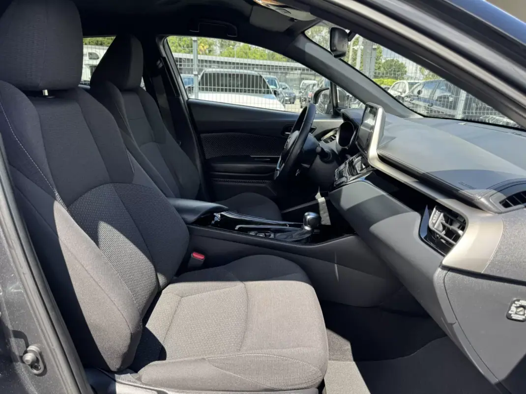 Toyota C-HR 2019 - 22990 EUR, 92000 km - AUTO.MOTO.pt - 92000km - foto 40 de 43