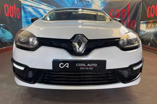 Renault Mégane Coupe 2014 - 9750 EUR, 182000 km - AUTO.MOTO.pt - 182000km - foto 10 de 44