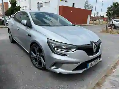 Renault Mégane 2018 - 12500 EUR, 232000 km - AUTO.MOTO.pt - 232000km - foto 3 de 15
