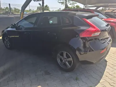Volvo V40 2012 - 6900 EUR, 250000 km - AUTO.MOTO.pt - 250000km - foto 5 de 13