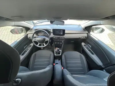 Dacia Jogger 2023 - 15500 EUR, 122342 km - AUTO.MOTO.pt - 122342km - foto 15 de 20