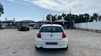 BMW 118 2010 - 12000 EUR, 222000 km - AUTO.MOTO.pt - 222000km - foto 7 de 14