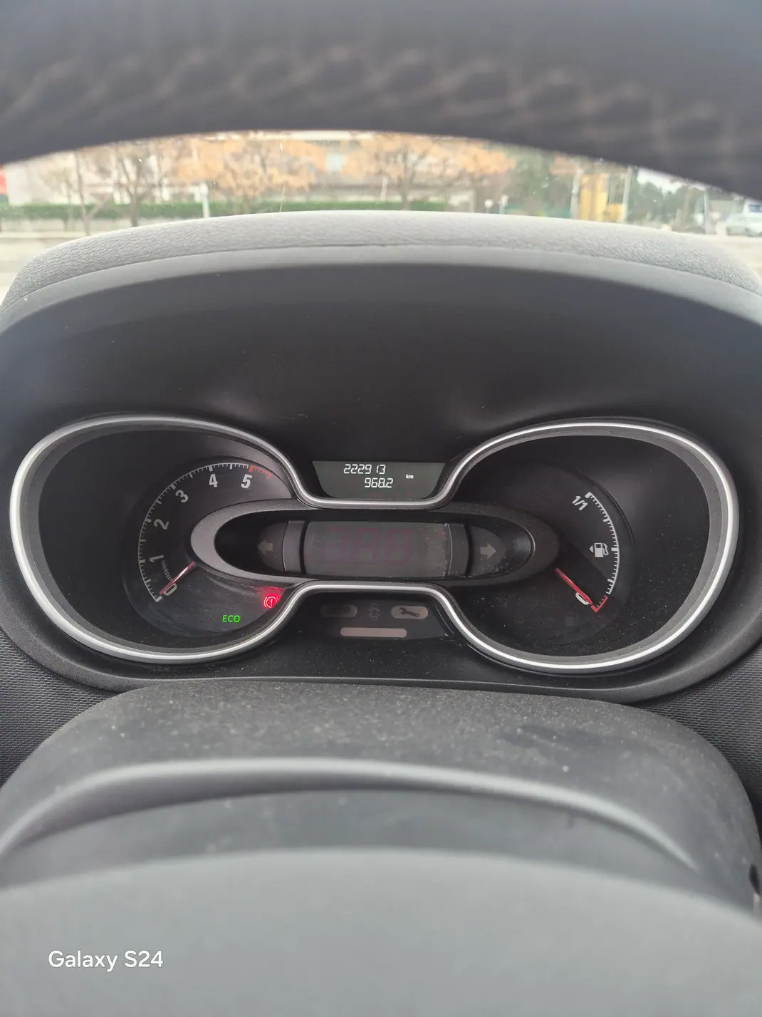Opel Vivaro 2018 - 12900 EUR, 220000 km - AUTO.MOTO.pt - 220000km - foto 12 de 12