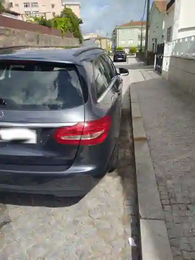 Mercedes-Benz C 180 2015 - 14500 EUR, 230000 km - AUTO.MOTO.pt - 230000km - foto 2 de 10