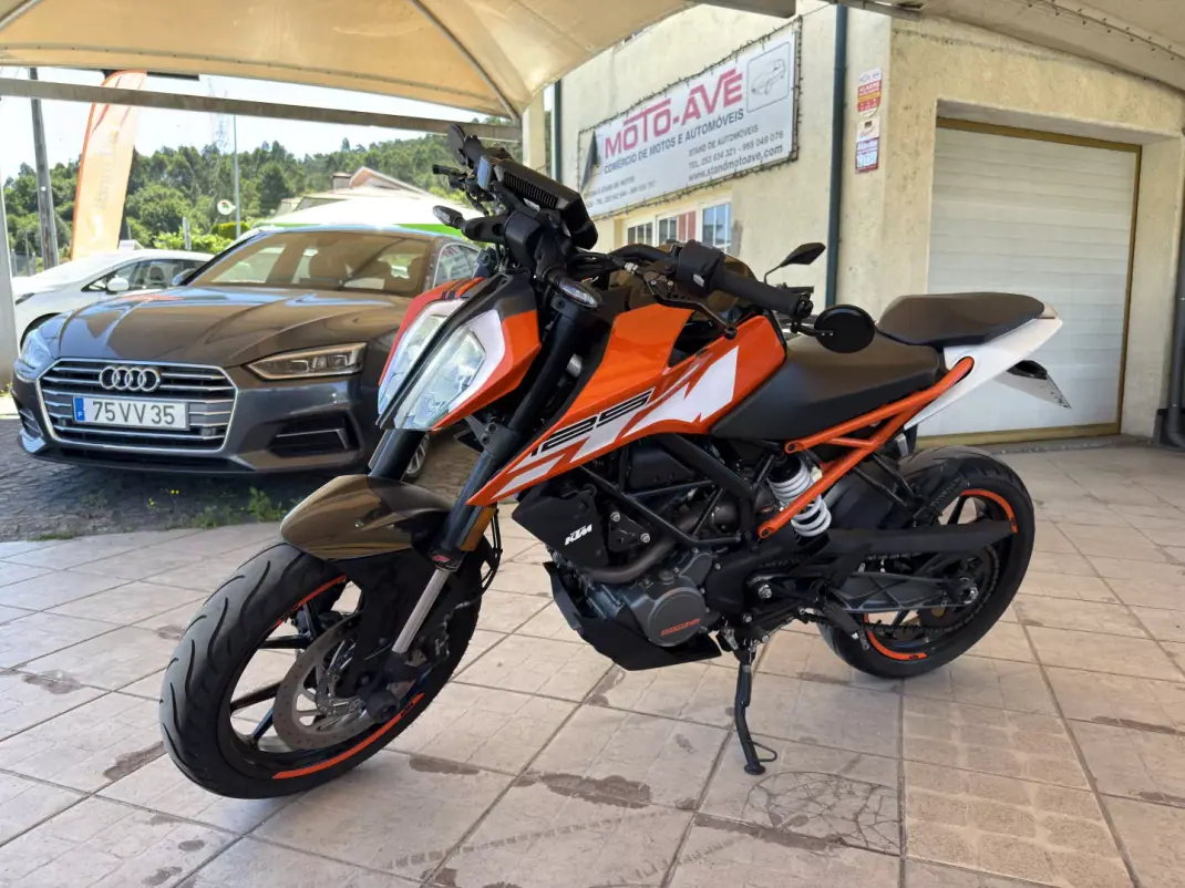 KTM Duke 200 2018 - 3750 EUR, 8468 km - AUTO.MOTO.pt - 8468km - foto 1 de 15