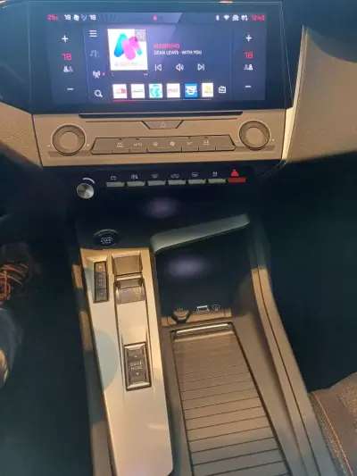 Peugeot 308 SW 2025 - 29750 EUR, 5900 km - AUTO.MOTO.pt - 5900km - foto 15 de 26