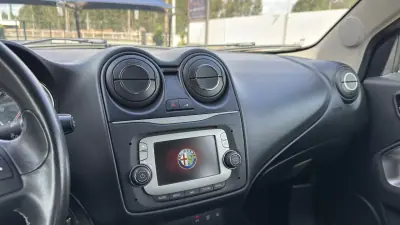 Alfa Romeo MiTo 2015 - 11600 EUR, 146000 km - AUTO.MOTO.pt - 146000km - foto 31 de 40