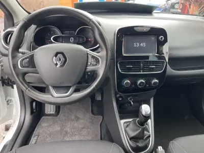 Renault Clio 2018 - 13950 EUR, 110232 km - AUTO.MOTO.pt - 110232km - foto 10 de 12