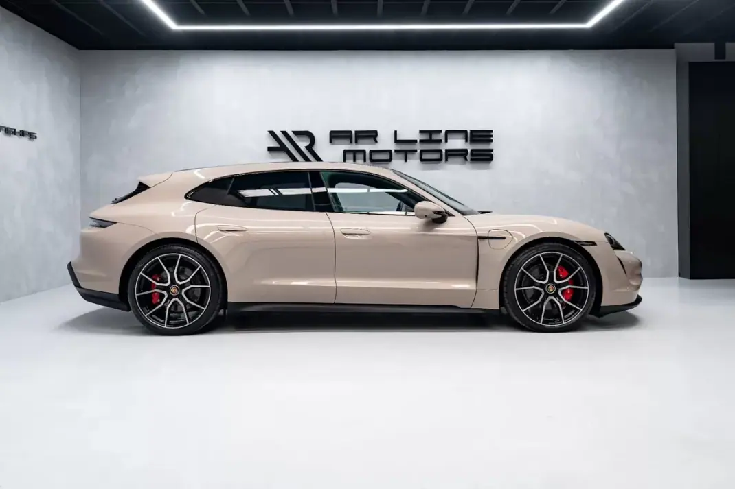 Porsche Taycan Sport Turismo 2023 - 76950 EUR, 24000 km - AUTO.MOTO.pt - 24000km - foto 8 de 60