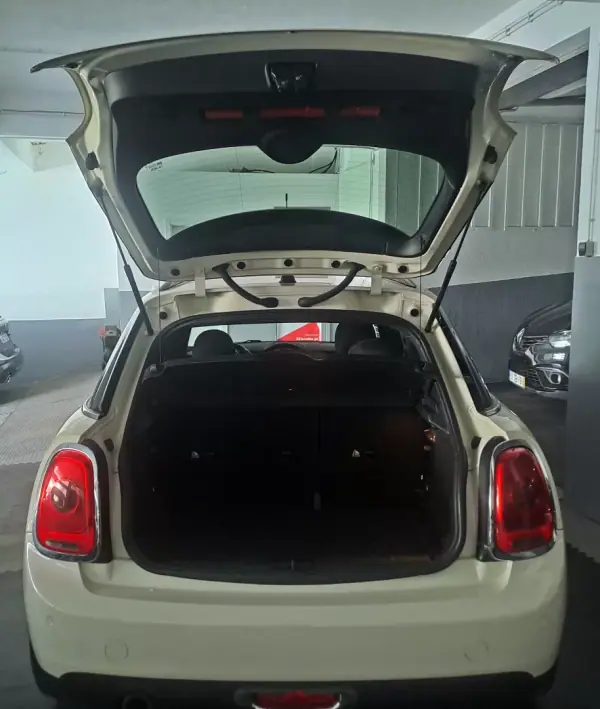 MINI 5 Portas 2015 - 11950 EUR, 130000 km - AUTO.MOTO.pt - 130000km - foto 14 de 19