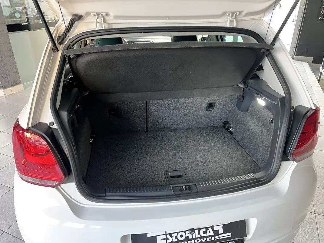 Volkswagen Polo 2011 - 6900 EUR, 201940 km - AUTO.MOTO.pt - 201940km - foto 18 de 18