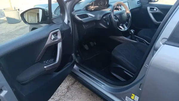 Peugeot 2008 2016 - 8450 EUR, 107573 km - AUTO.MOTO.pt - 107573km - foto 9 de 28