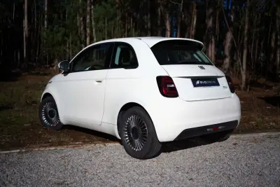 Fiat 500e 2023 - 14490 EUR, 45000 km - foto 2 de 19