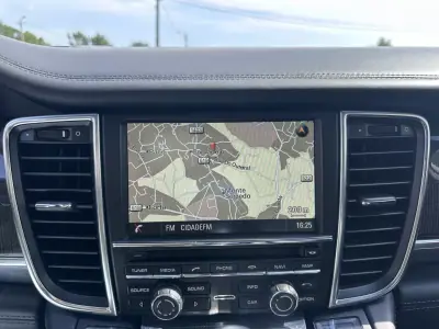Porsche Panamera 2015 - 35000 EUR, 159000 km - AUTO.MOTO.pt - 159000km - foto 45 de 67