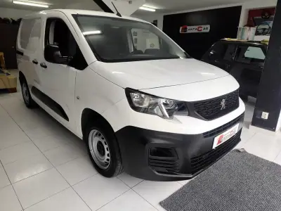 Peugeot Partner 1.6 HDI , 3 Lug. , Iva Dedutivel 2019 - 12480 EUR, 157000 km - AUTO.MOTO.pt - 157000km - foto 5 de 21