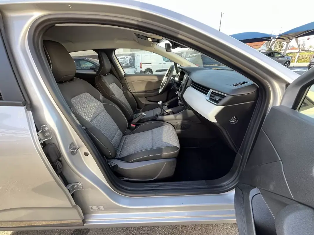 Renault Clio 2023 - 15450 EUR, 66000 km - AUTO.MOTO.pt - 66000km - foto 29 de 43