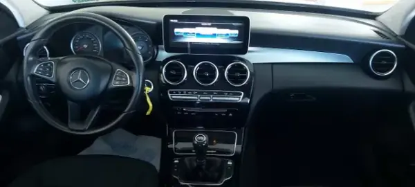 Mercedes-Benz C 180 2017 - 16750 EUR, 185081 km - AUTO.MOTO.pt - 185081km - foto 5 de 9