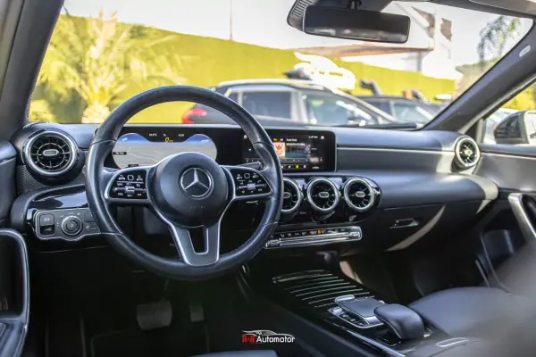 Mercedes-Benz A 180 2019 — foto 3 de 41