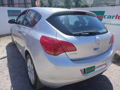 Opel Astra 2010 - 6350 EUR, 76845 km - AUTO.MOTO.pt - 76845km - foto 13 de 28