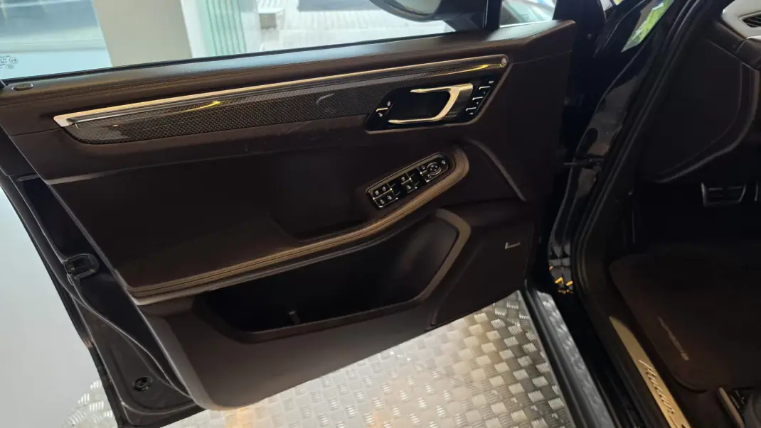 Porsche Macan 2014 - 33900 EUR, 211992 km - AUTO.MOTO.pt - 211992km - foto 32 de 58