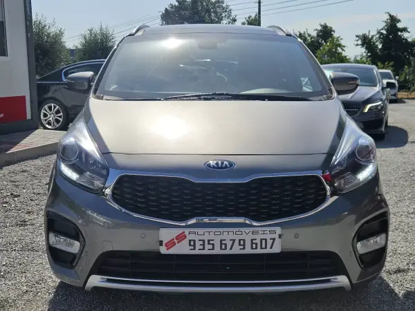 Kia Carens 2018 - 17700 EUR, 104900 km - AUTO.MOTO.pt - 104900km - foto 2 de 52