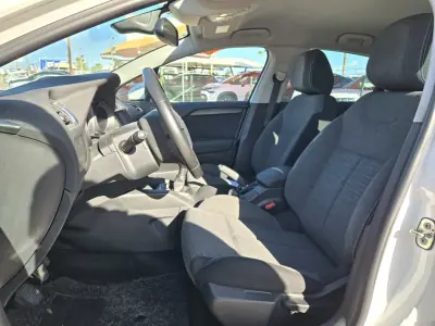 Citroën C4 2017 - 9950 EUR, 141760 km - AUTO.MOTO.pt - 141760km - foto 5 de 10