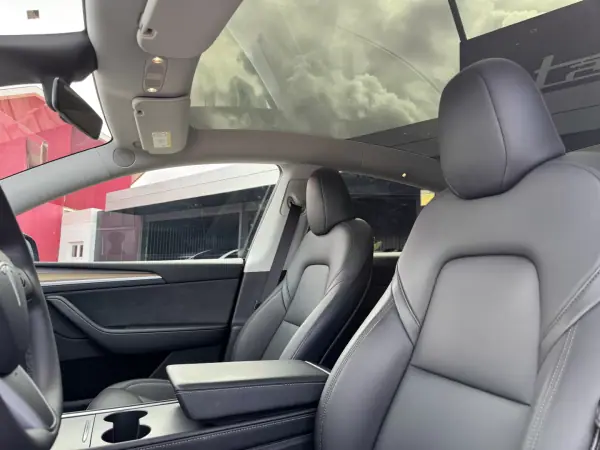 Tesla Model Y 2024 - 34500 EUR, 38000 km - 38000km - foto 17 de 25
