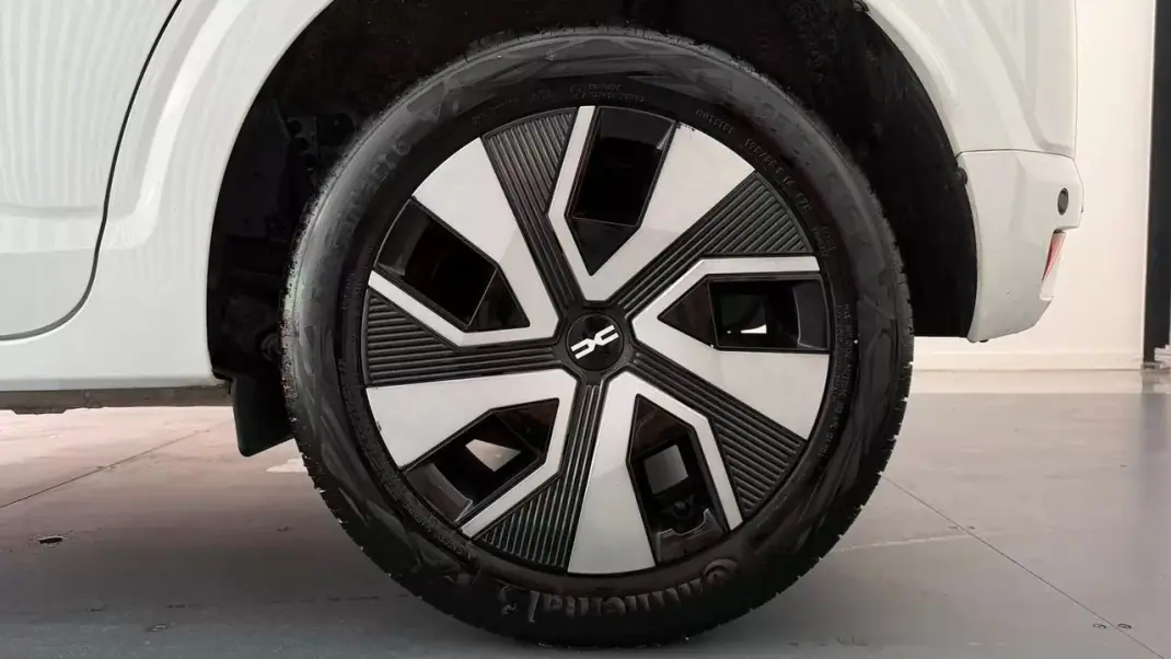 Dacia Sandero 2025 - 14990 EUR, 20225 km - AUTO.MOTO.pt - 20225km - foto 26 de 29