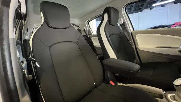 Renault Zoe 2018 - 10990 EUR, 130000 km - AUTO.MOTO.pt - 130000km - foto 8 de 36